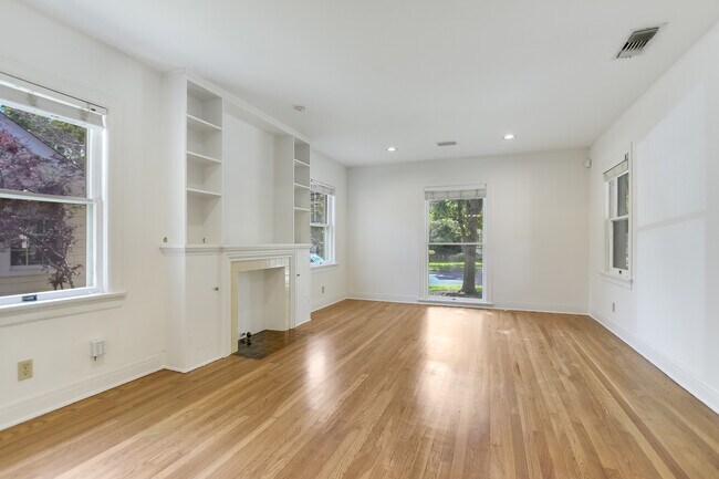 Building Photo - 3300 Glenview Ave