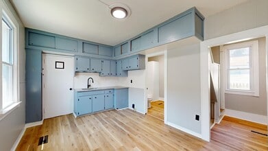 Building Photo - 3342 W 48th St