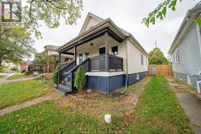 Photo du bâtiment - 1157 Gladstone Ave