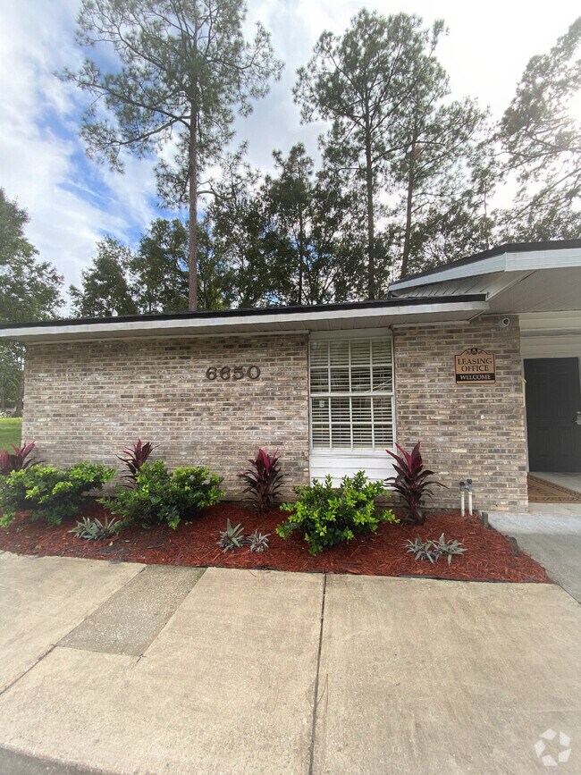 Apartments near 6136 Blanding Blvd