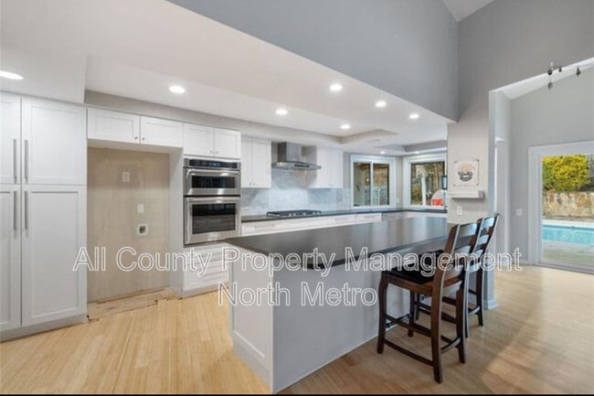 Building Photo - 5215 Skidaway Dr