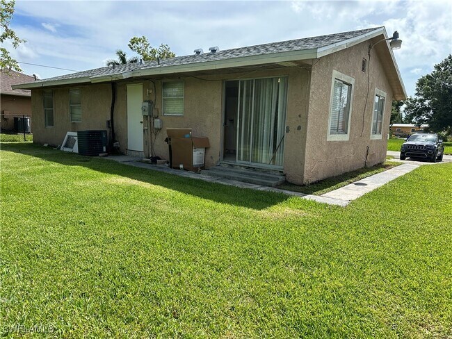 Building Photo - 8 Roanoke Dr