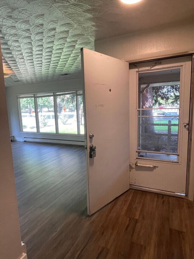 Foto del edificio - STUDENTS WELCOME! Sprawling Ranch Style 3 Bedroom 3 Bath Home w/ finished basement in Midtown For...