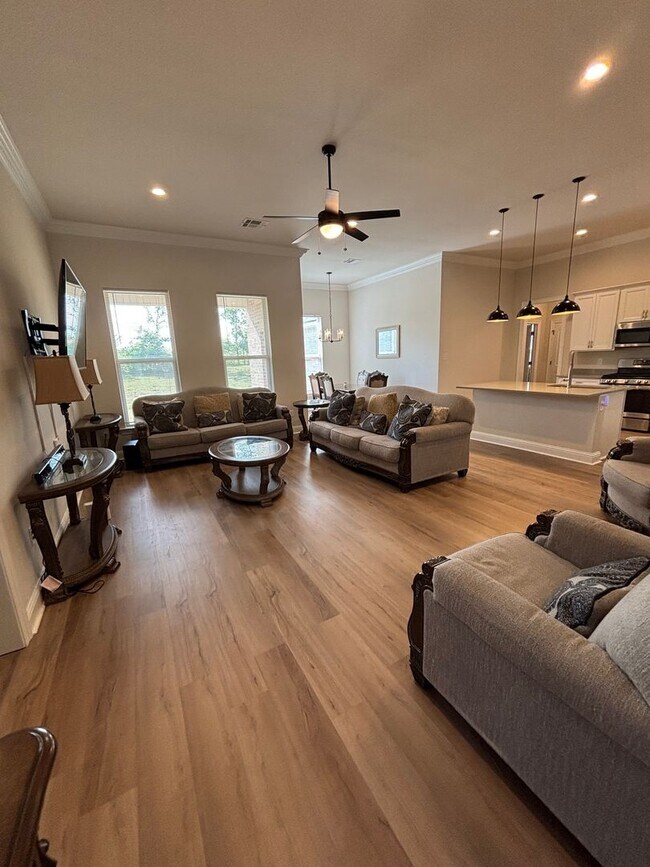 Foto del edificio - 331 Hummingbird Ln