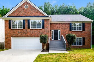 Building Photo - 700 Castlebrooke Dr SE