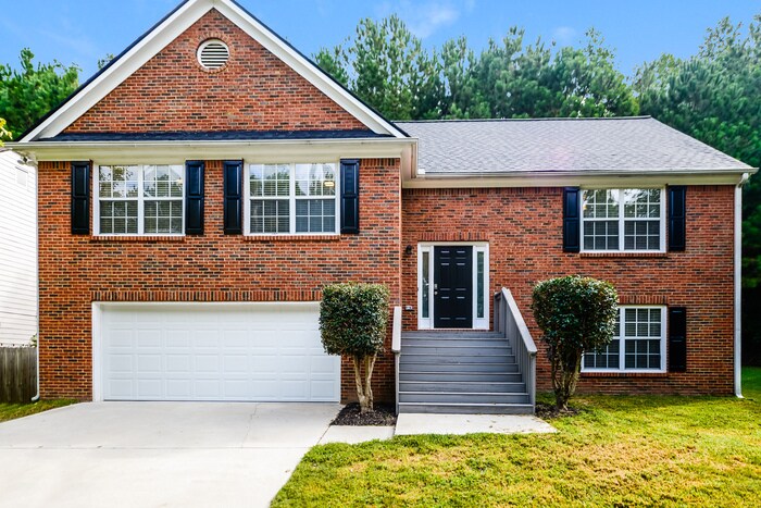 Primary Photo - 700 Castlebrooke Dr SE