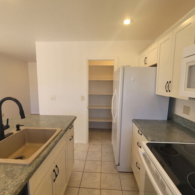 Foto del edificio - Great Location!  2 bed, 2 bath End Unit Condo ~ North Prescott