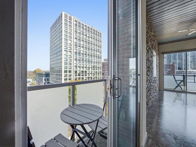 Foto del edificio - 620 Glen Iris Dr NE