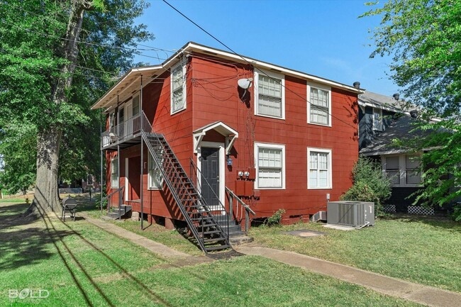 Building Photo - Updated 2 Bedroom Apartment near LSUS!