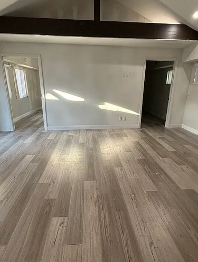 Foto del edificio - 681 Kenwood St