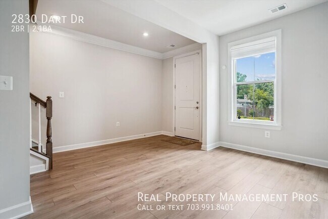 Foto del edificio - 2830 Dart Dr