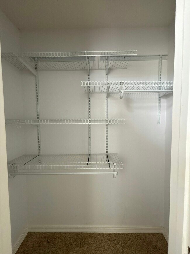 Foto del edificio - 812 E Spring Dr