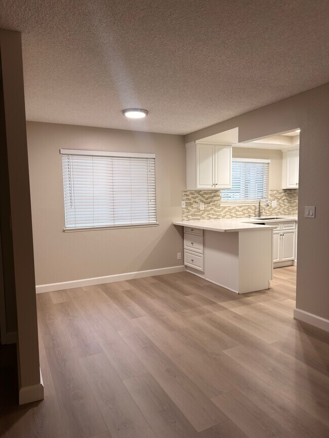 Foto del edificio - 3346 Kimber Ct