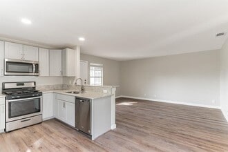 Building Photo - 401 Hedgewood Dr