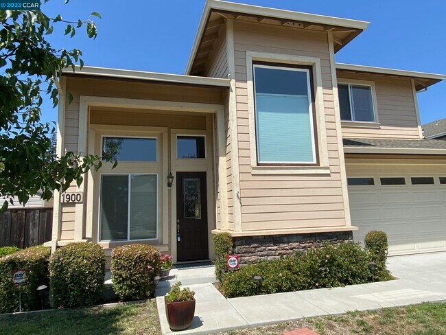 Building Photo - 1900 La Veranda Pl