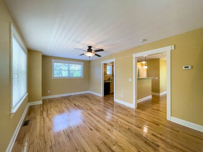 Foto del edificio - Charming Three-Bedroom Cottage in Oakley