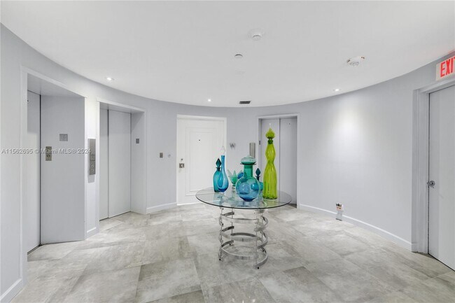 Foto del edificio - 720 NE 69th St
