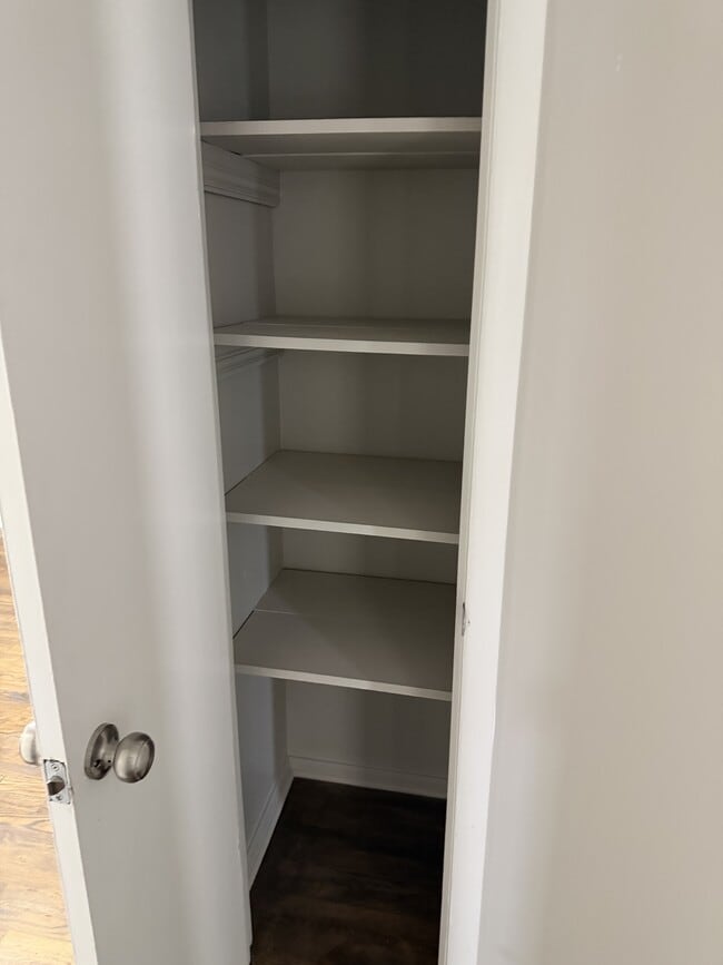 Building Photo - 194 E Biscayne Rd