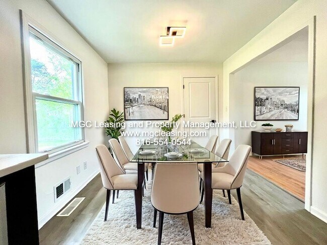 Foto del edificio - Unique Ranch Style Home Minutes From Downtown Lee's Summit