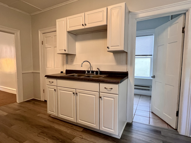 Kitchen - 13 Woodland St