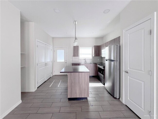 Foto del edificio - 1609 W Cortlandt St