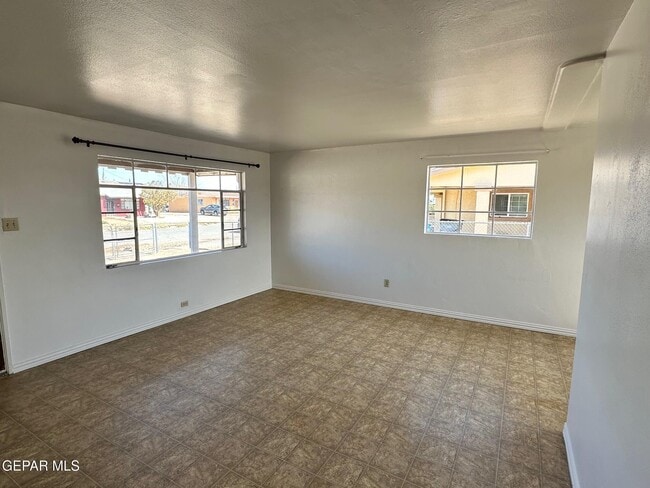 Building Photo - 5036 Louis Dr