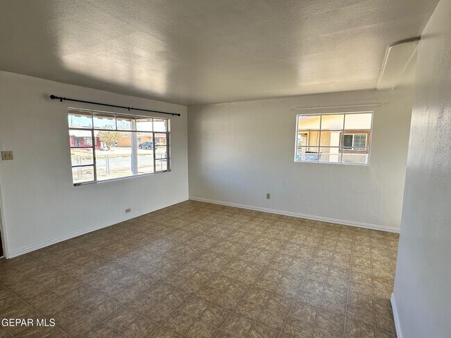 Foto del edificio - 5036 Louis Dr