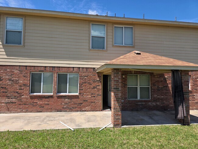 Foto del edificio - 5906 Chuckwagon Cir