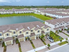 Building Photo - 2813 SE 25th Ave