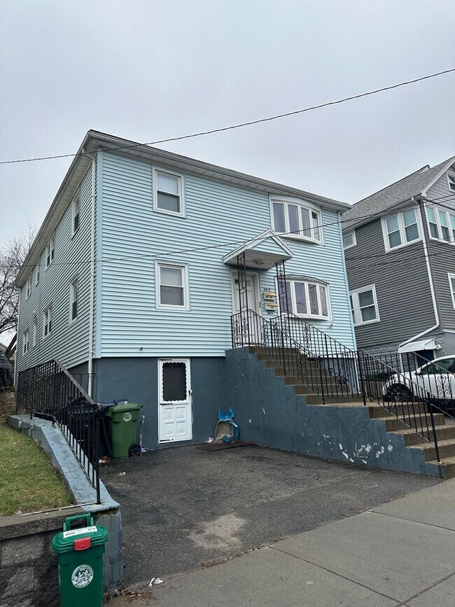 Building Photo - 28 Olcott St