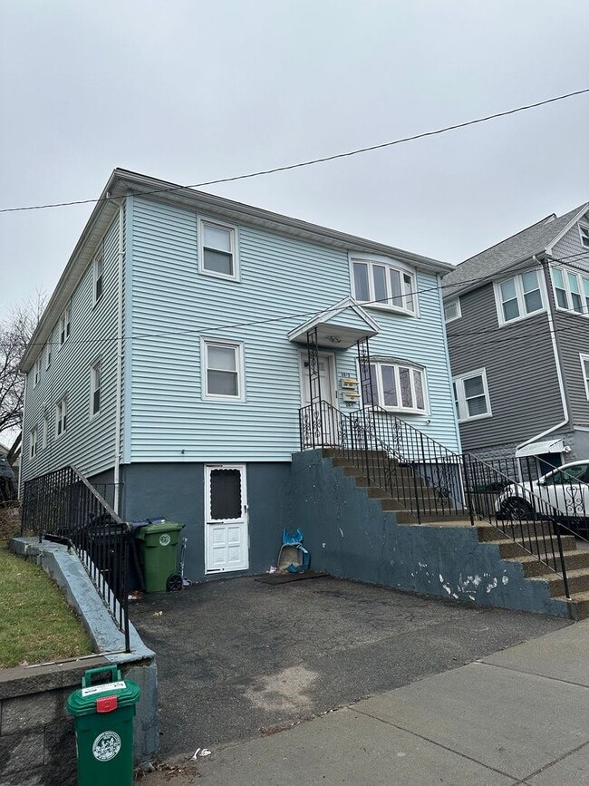 Building Photo - 28 Olcott St