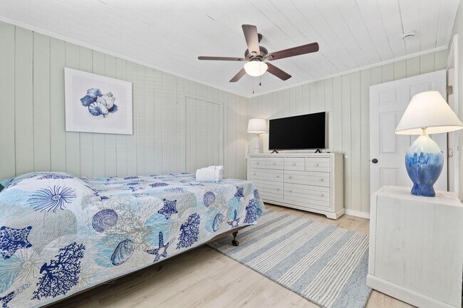 Building Photo - Gorgeous Totally Remodeled 3/2 in Garden C...