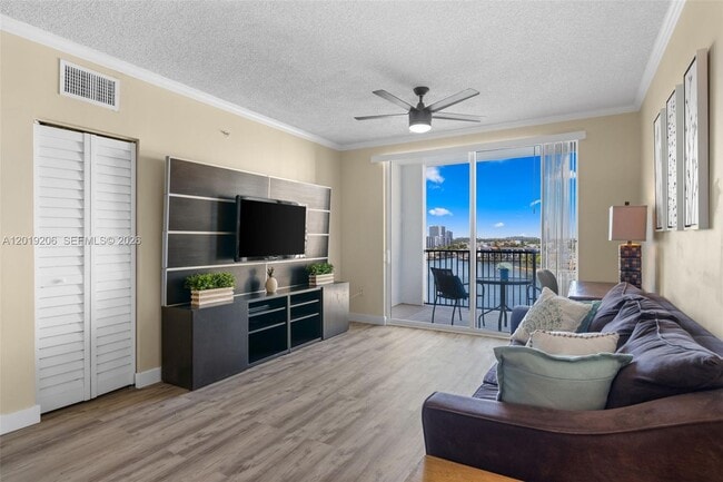 Foto del edificio - 17150 N Bay Rd