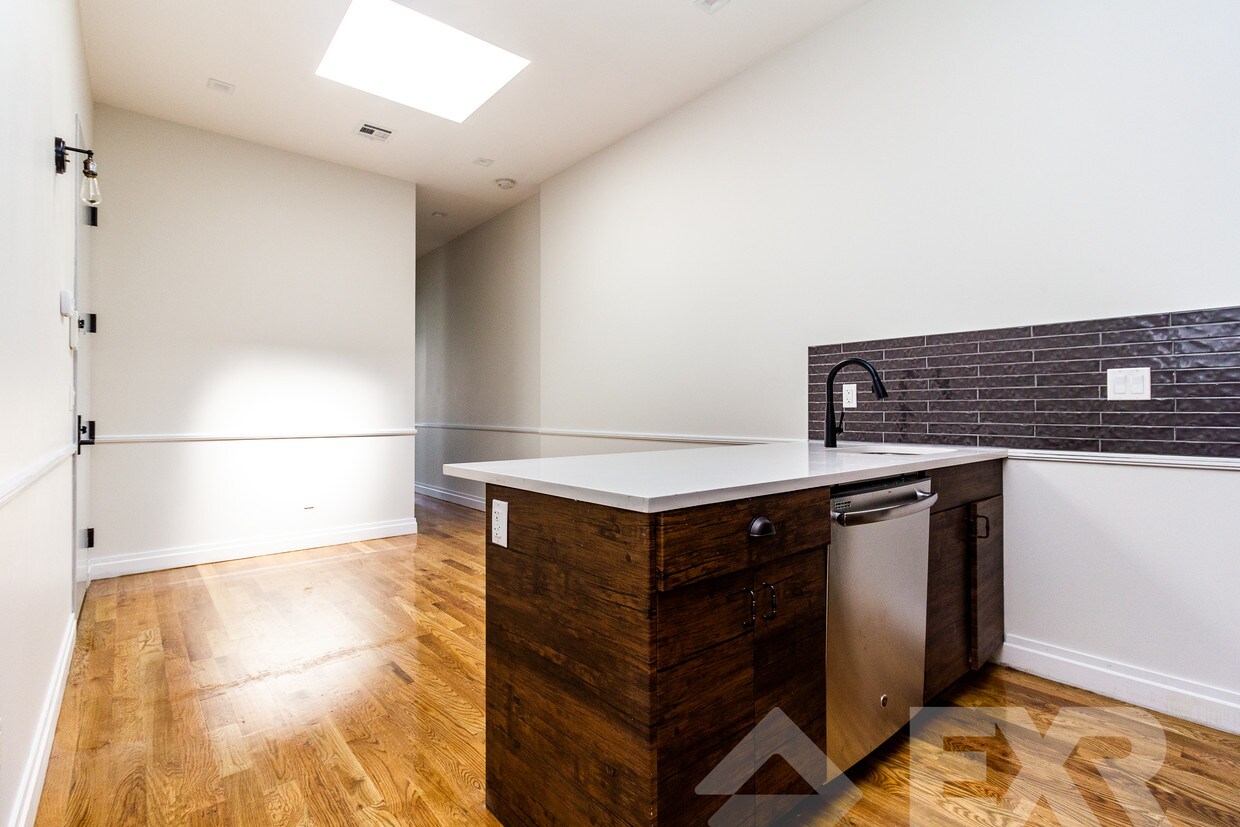 Foto principal - 483 Grandview Ave