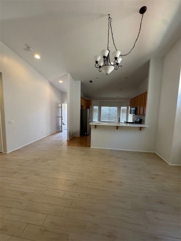 Building Photo - 492 Autumn Way