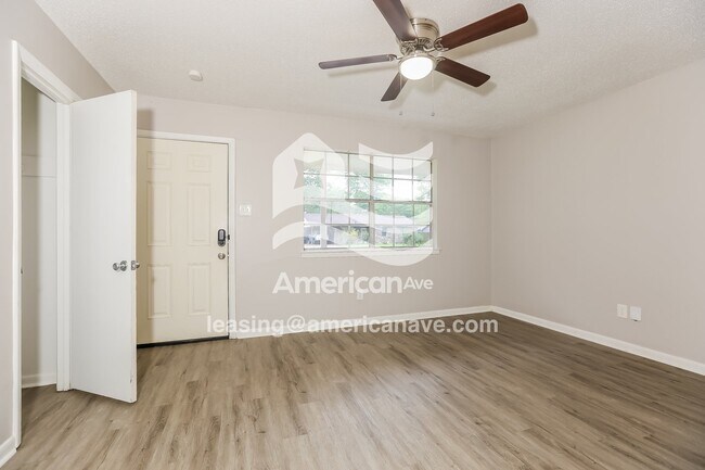 Foto del edificio - 9601 Comstock Rd