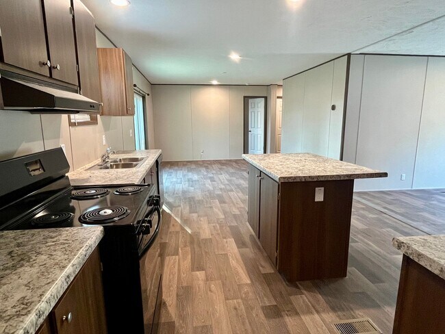 Building Photo - 573 Carter Rd