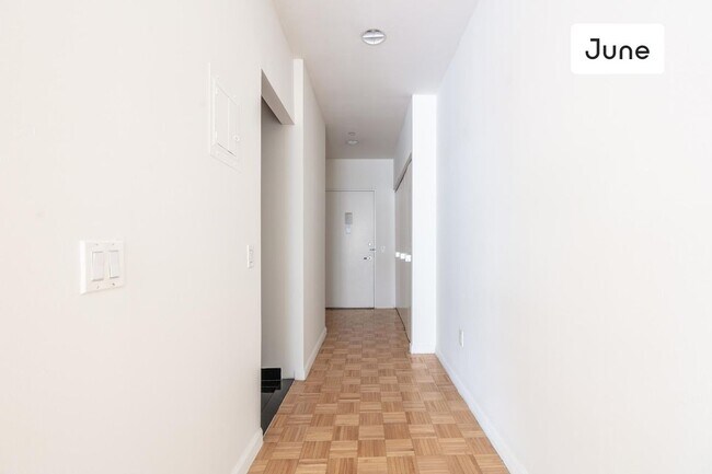 Building Photo - 90 Washington Street