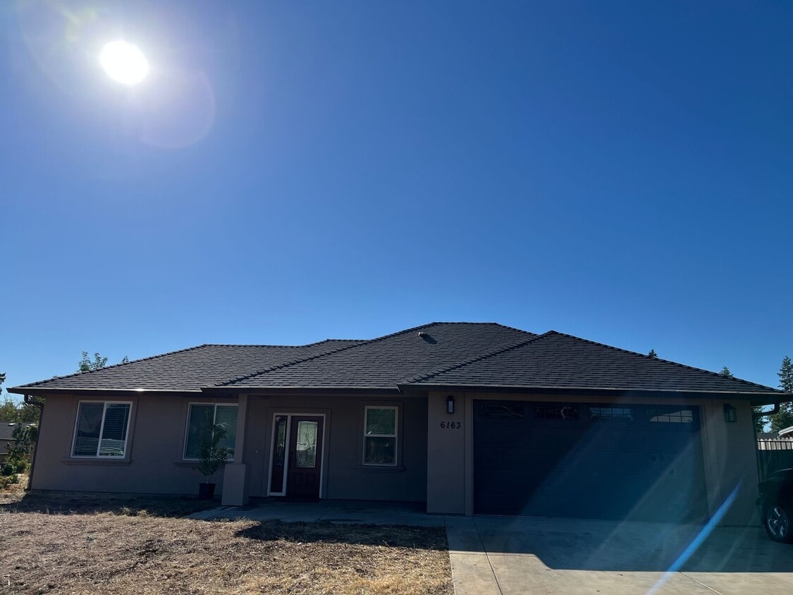 Building Photo - 6163 Alamo Way