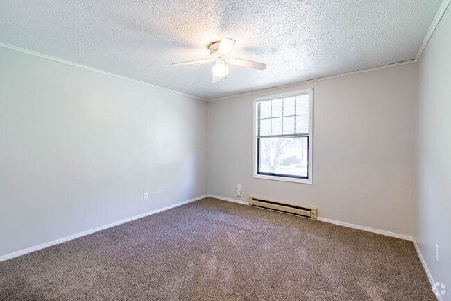 1BR, 1BA - 576SF - Primary Bedroom - Cedargate Apartments