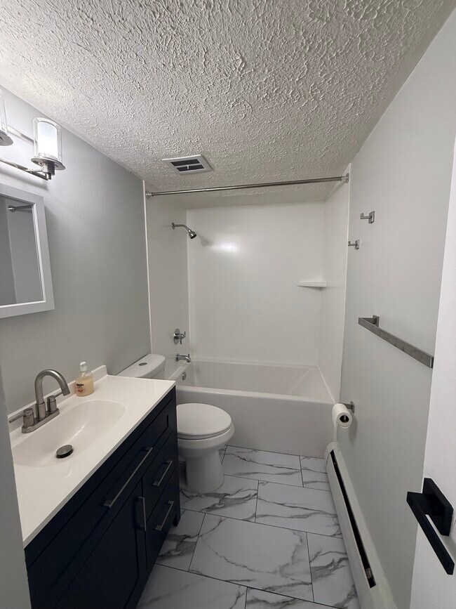 Foto del edificio - 4808 Chalet Dr