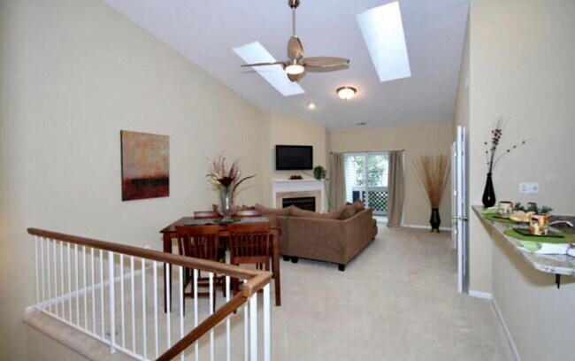 Sala de estar - 12916C Grays Pointe Rd