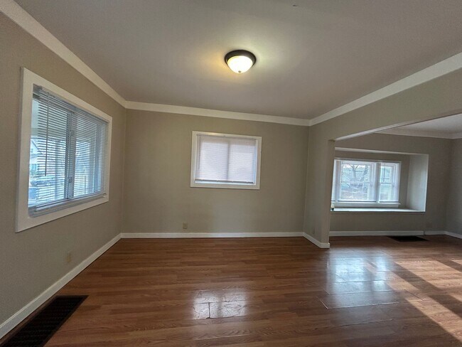 Foto del edificio - 2 bedroom 1 bath home in South Bend IN. AC...