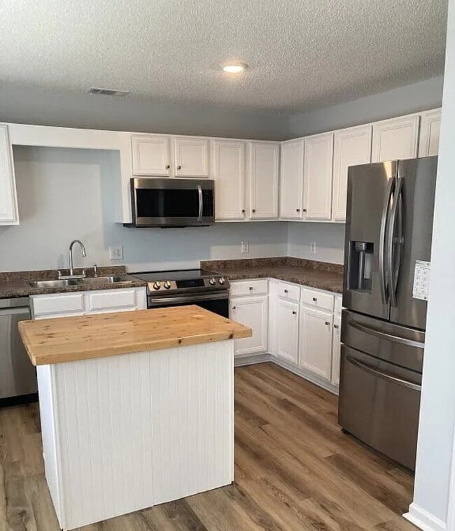 Foto del edificio - 129 Ridgewood Cir