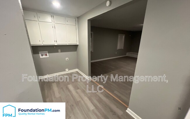 Building Photo - 3166 Mensi St