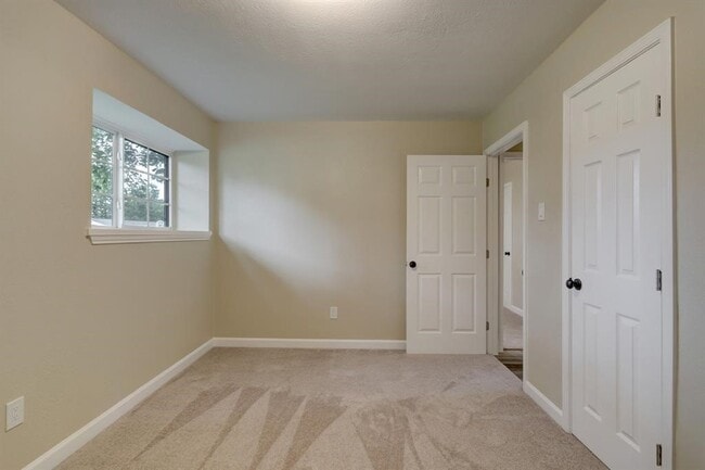 Building Photo - 2606 Hillshire Dr