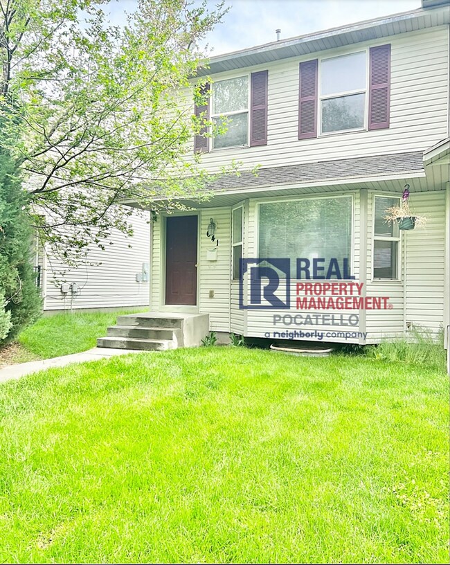 Foto del edificio - 4 Bedroom 1.5 Bath Townhome