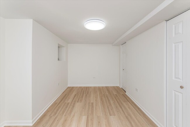 Foto del edificio - 5639 N Artesian Ave