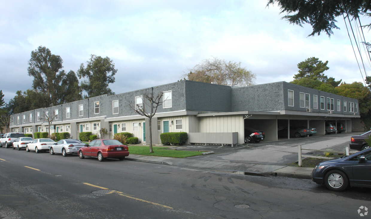 Foto del edificio - Colony House Apartments