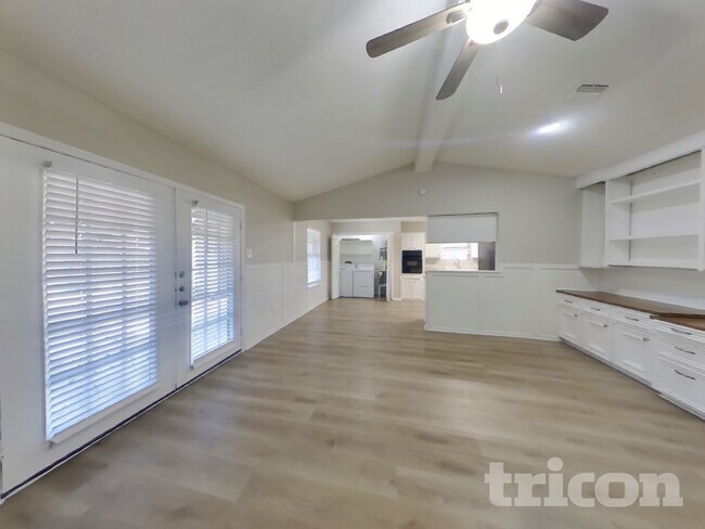 Building Photo - 902 Lanell St